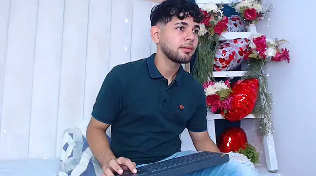 Snapshot of Samir_bear chatting on 02-24-25, 12:16 Samir bear online show from 02-24-25, 12:16