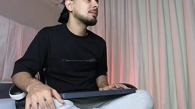 Samir bear online show from 10-31-25, 12:35