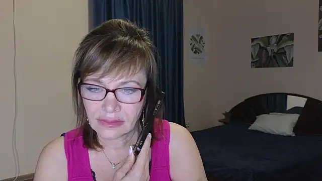 Miss Moren online show from 11-18-25, 02:42