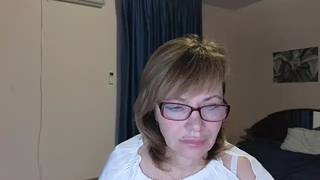 Miss Moren online show from 11-25-25, 04:57