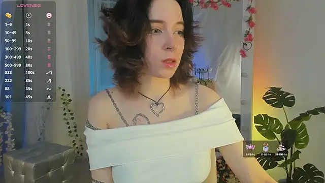 Snapshot of lilithlunna chatting on 02-18-25, 10:03 lilithlunna online show from 02-18-25, 10:03