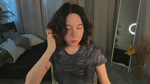 Snapshot of lilithlunna chatting on 02-25-25, 03:53 lilithlunna online show from 02-25-25, 03:53