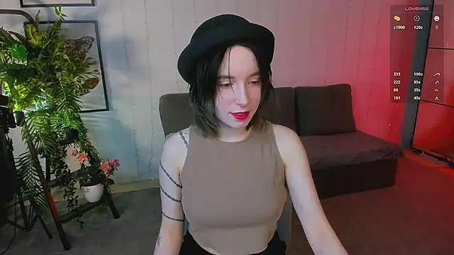 Snapshot of lilithlunna chatting on 02-06-25, 11:15 lilithlunna online show from 02-06-25, 11:15