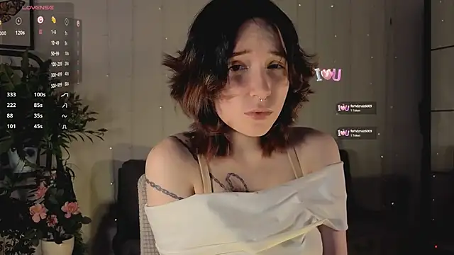Snapshot of lilithlunna chatting on 03-08-25, 01:28 lilithlunna online show from 03-08-25, 01:28