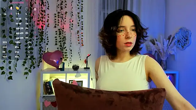 Snapshot of lilithlunna chatting on 02-15-25, 10:00 lilithlunna online show from 02-15-25, 10:00