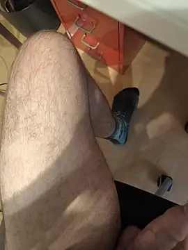 Snapshot of LeoSubLifestyle4You chatting on 10-11-25, 10:33 LeoSubLifestyle4You online show from 10-11-25, 10:33