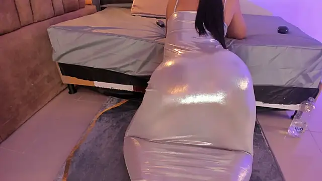 victoriaroyce1 online show from 11-30-25, 03:46