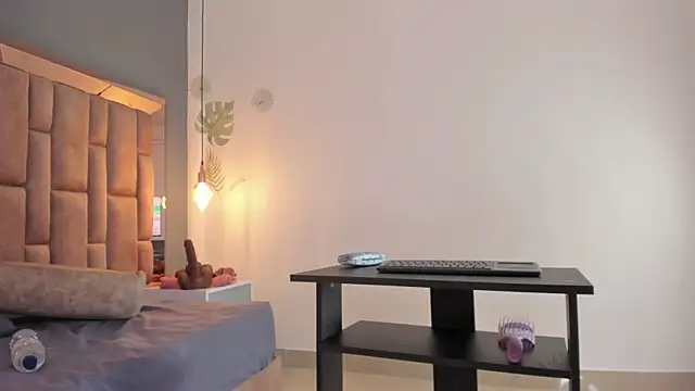 victoriaroyce1 online show from 02-05-25, 12:17