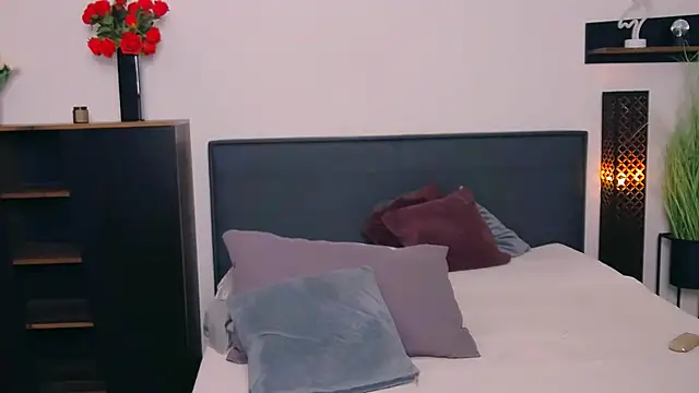 Lia Benini online show from 02-25-26, 03:23