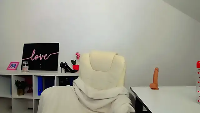 Snapshot of Lia_Benini chatting on 02-27-25, 10:31 Lia Benini online show from 02-27-25, 10:31