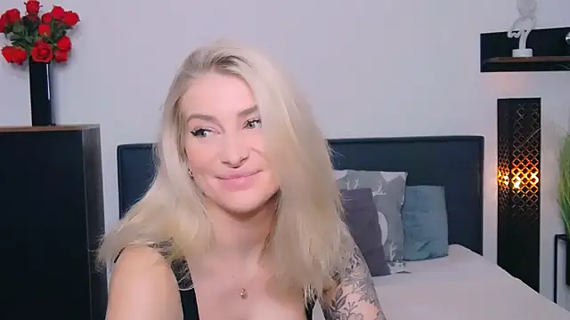 Lia Benini online show from 02-24-26, 01:34