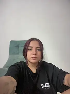 Snapshot of Ema_kraus chatting on 04-26-26, 01:25 Ema kraus online show from 04-26-26, 01:25