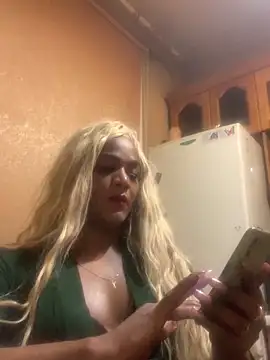 Snapshot of The-Beyonce chatting on 01-05-25, 04:38 The-Beyonce online show from 01-05-25, 04:38