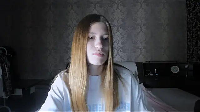 Snapshot of Agnes_Allenn chatting on 10-10-25, 10:38 Agnes Allenn online show from 10-10-25, 10:38