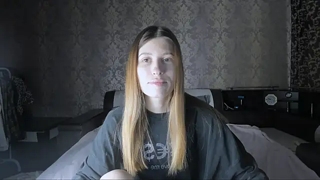 Snapshot of Agnes_Allenn chatting on 10-18-25, 11:12 Agnes Allenn online show from 10-18-25, 11:12