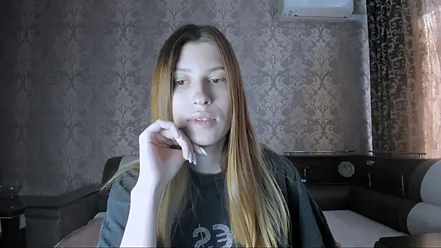 Snapshot of Agnes_Allenn chatting on 09-16-25, 10:05 Agnes Allenn online show from 09-16-25, 10:05