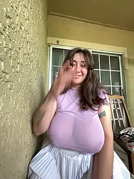 Snapshot of MadelynnMoon chatting on 06-03-26, 05:28 MadelynnMoon online show from 06-03-26, 05:28