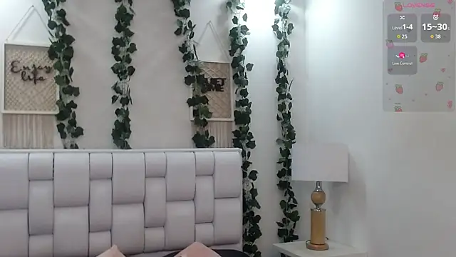 Snapshot of Miaa_gh1 chatting on 05-15-26, 11:19 Miaa gh1 online show from 05-15-26, 11:19