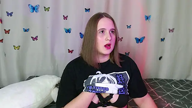 Snapshot of Phantommira chatting on 02-25-25, 09:15 Phantommira online show from 02-25-25, 09:15