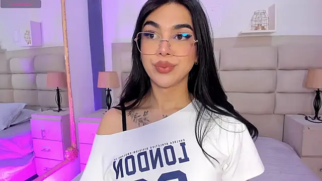 RoseCassie online show from 10-08-25, 01:34