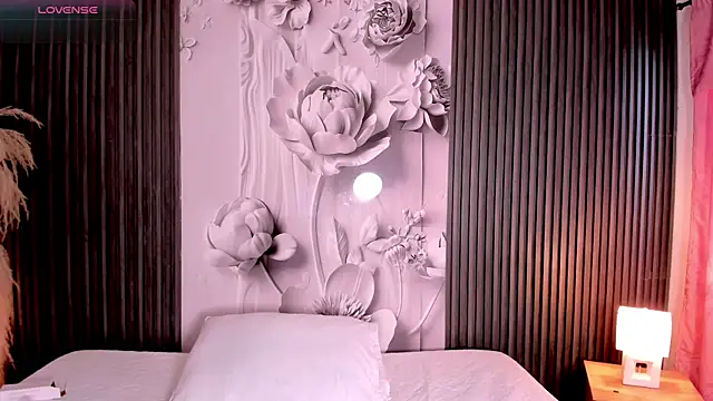 Snapshot of RoseCassie chatting on 07-09-26, 12:37 RoseCassie online show from 07-09-26, 12:37
