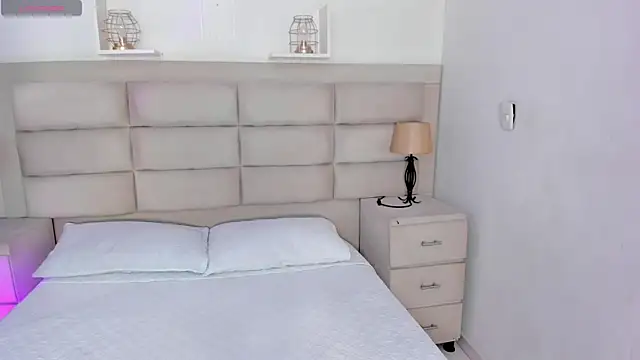 RoseCassie online show from 10-11-25, 01:45