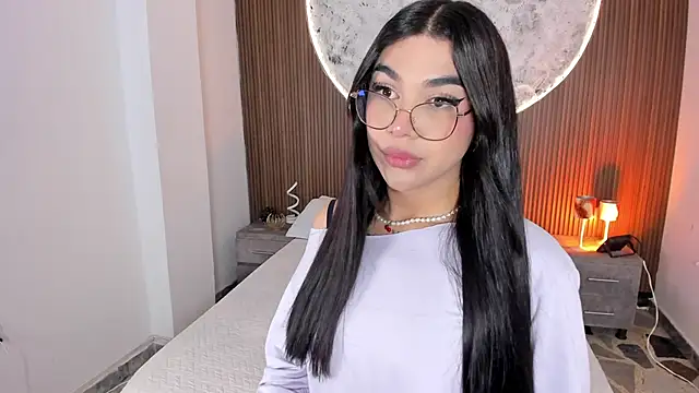 Snapshot of RoseCassie chatting on 05-15-26, 01:31 RoseCassie online show from 05-15-26, 01:31
