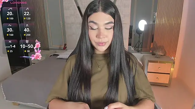Snapshot of RoseCassie chatting on 06-24-26, 01:43 RoseCassie online show from 06-24-26, 01:43