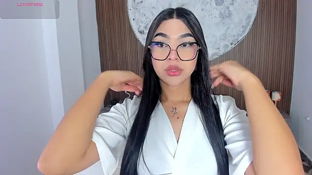 Snapshot of RoseCassie chatting on 04-18-26, 01:57 RoseCassie online show from 04-18-26, 01:57