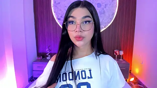 Snapshot of RoseCassie chatting on 05-28-26, 02:01 RoseCassie online show from 05-28-26, 02:01