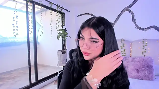 RoseCassie online show from 10-30-25, 01:31