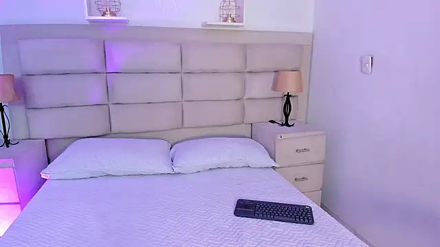 RoseCassie online show from 10-29-25, 01:32