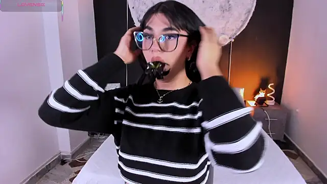 RoseCassie online show from 12-04-25, 01:54