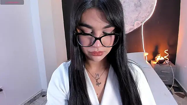 RoseCassie online show from 12-15-25, 01:28