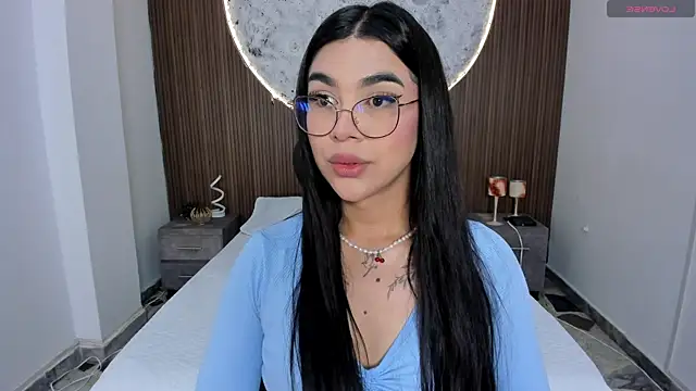 Snapshot of RoseCassie chatting on 05-18-26, 01:05 RoseCassie online show from 05-18-26, 01:05