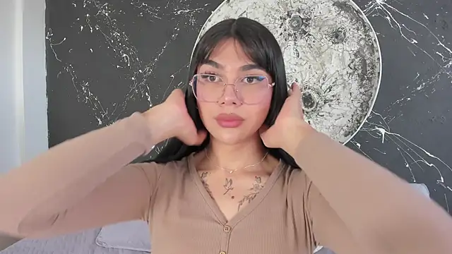 RoseCassie online show from 11-18-25, 02:53