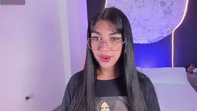 RoseCassie online show from 11-28-25, 01:22