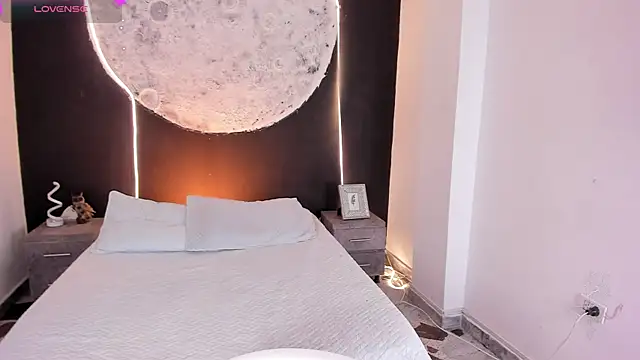 RoseCassie online show from 11-26-25, 01:33