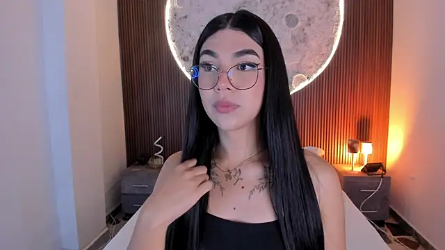 Snapshot of RoseCassie chatting on 05-08-26, 01:04 RoseCassie online show from 05-08-26, 01:04