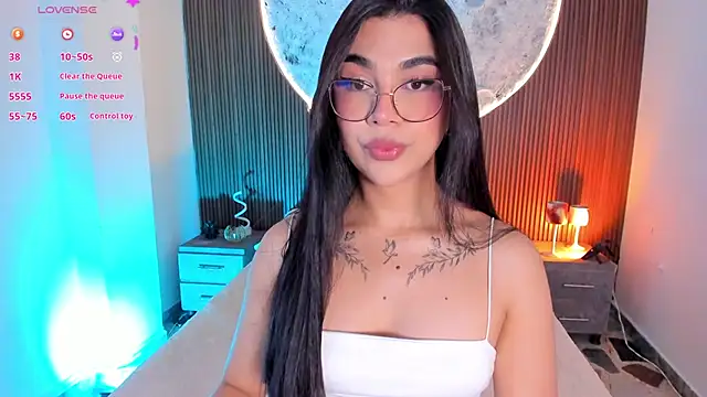 Snapshot of RoseCassie chatting on 06-02-26, 01:33 RoseCassie online show from 06-02-26, 01:33
