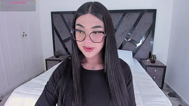 Snapshot of RoseCassie chatting on 04-21-26, 02:01 RoseCassie online show from 04-21-26, 02:01