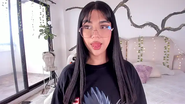 RoseCassie online show from 10-28-25, 01:54