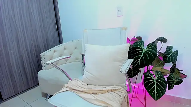 Sara Leblanc online show from 10-07-25, 03:13