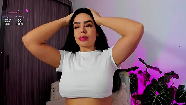 Snapshot of Sara_Leblanc chatting on 02-10-26, 12:48 Sara Leblanc online show from 02-10-26, 12:48