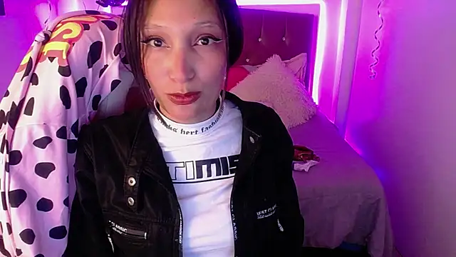 Snapshot of mia_collens chatting on 02-19-25, 02:23 mia collens online show from 02-19-25, 02:23