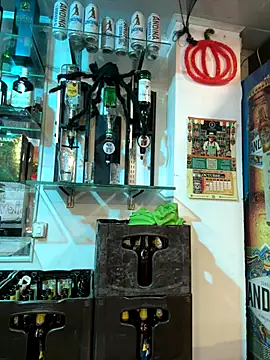 lauraltt online show from 10-06-25, 01:29