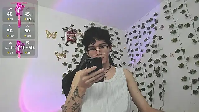 Snapshot of skinny_dann chatting on 02-15-25, 01:21 skinny dann online show from 02-15-25, 01:21