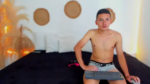 Snapshot of TifannyRossiii chatting on 03-21-25, 07:46 TifannyRossiii online show from 03-21-25, 07:46