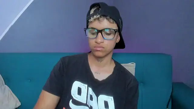 Snapshot of Dominick_jones chatting on 03-20-25, 12:30 Dominick jones online show from 03-20-25, 12:30
