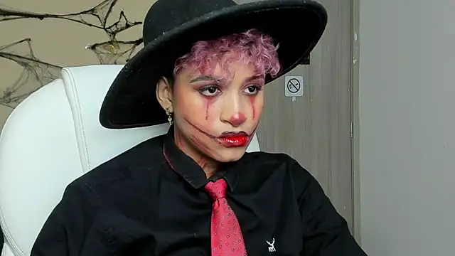Snapshot of Dominick_jones chatting on 10-12-25, 04:14 Dominick jones online show from 10-12-25, 04:14